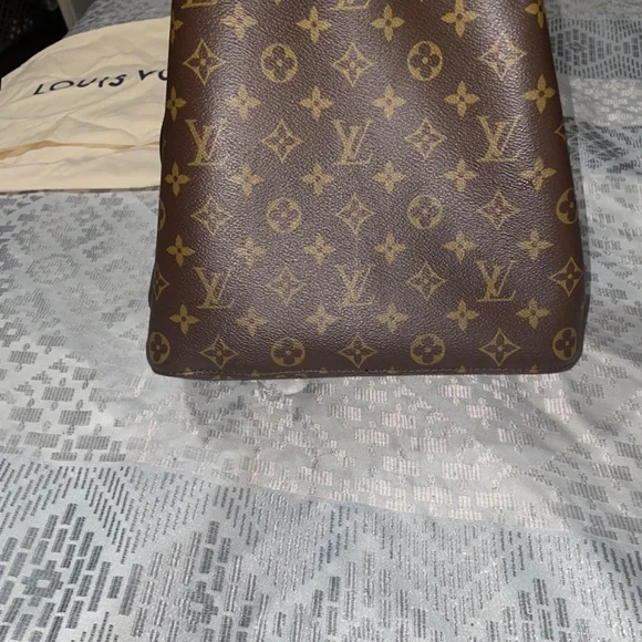 LV bag - Picture 3 of 5